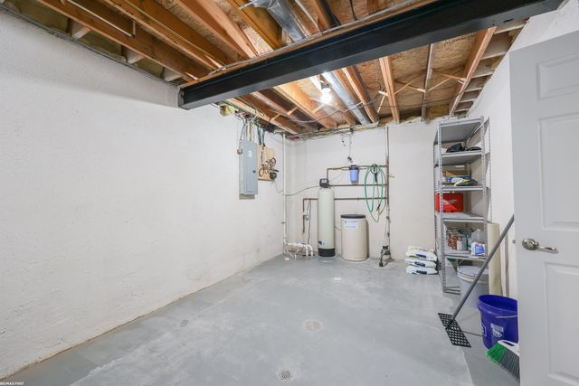 2747 Castlemartin Court, Oakland, MI 48306