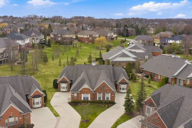 2747 Castlemartin Court, Oakland, MI 48306