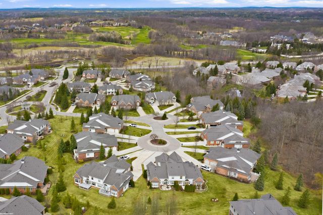 2747 Castlemartin Court, Oakland, MI 48306