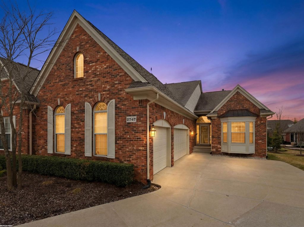 2747 Castlemartin Court, Oakland, MI 48306