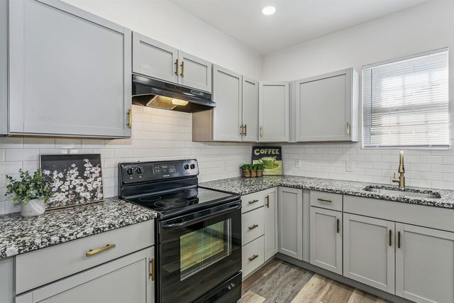 517 W Shirk St, Wichita, KS 67213