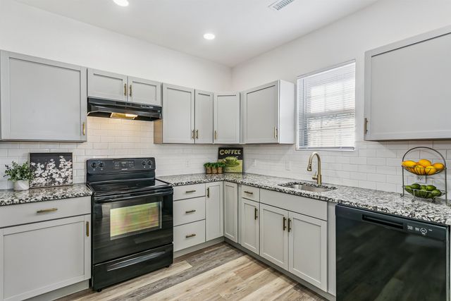 517 W Shirk St, Wichita, KS 67213