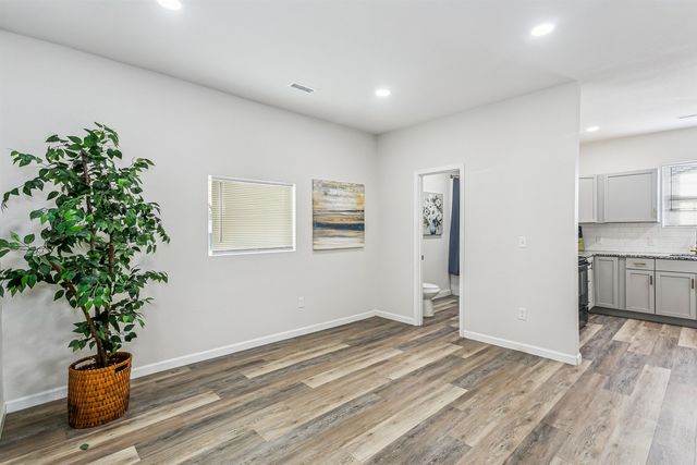 517 W Shirk St, Wichita, KS 67213