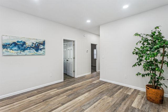 517 W Shirk St, Wichita, KS 67213