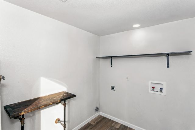 517 W Shirk St, Wichita, KS 67213