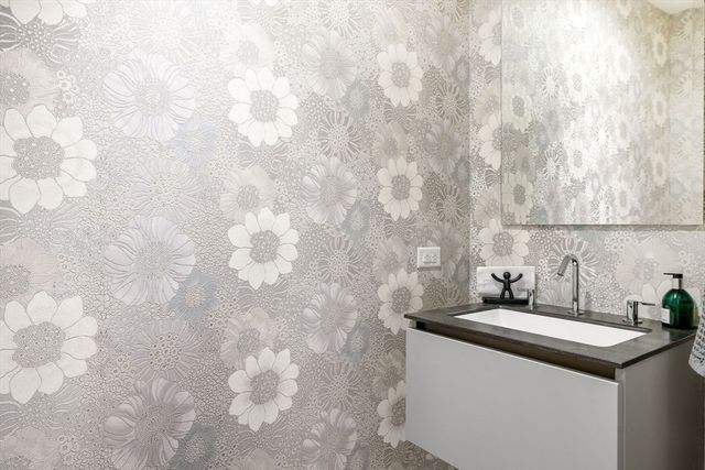 10 Farnsworth 3A, Boston, MA 02210