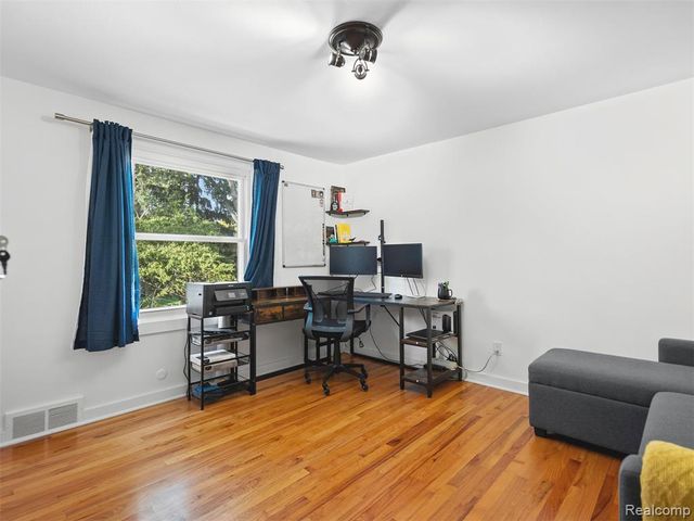 19938 S Waltham Road, Beverly Hills, MI 48025