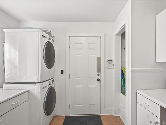 19938 S Waltham Road, Beverly Hills, MI 48025