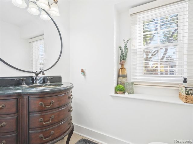 19938 S Waltham Road, Beverly Hills, MI 48025