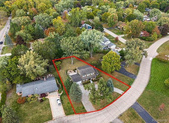 19938 S Waltham Road, Beverly Hills, MI 48025