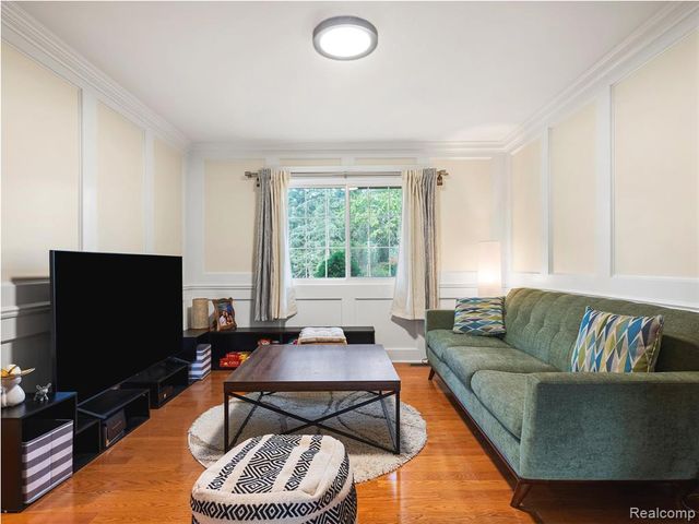 19938 S Waltham Road, Beverly Hills, MI 48025