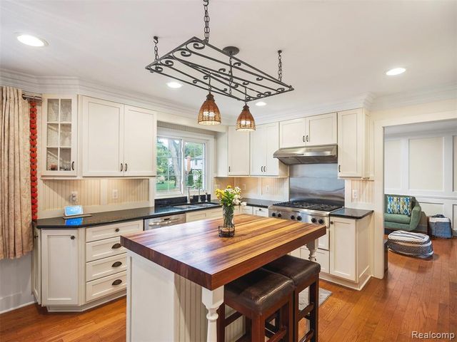 19938 S Waltham Road, Beverly Hills, MI 48025