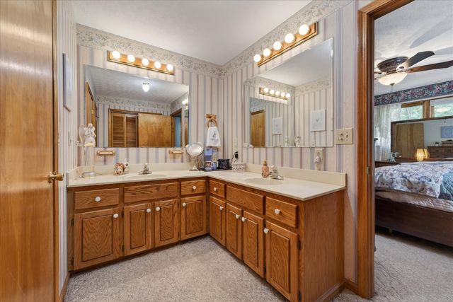 1649 N Main St, Tennessee Ridge, TN 37178