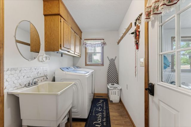 1649 N Main St, Tennessee Ridge, TN 37178