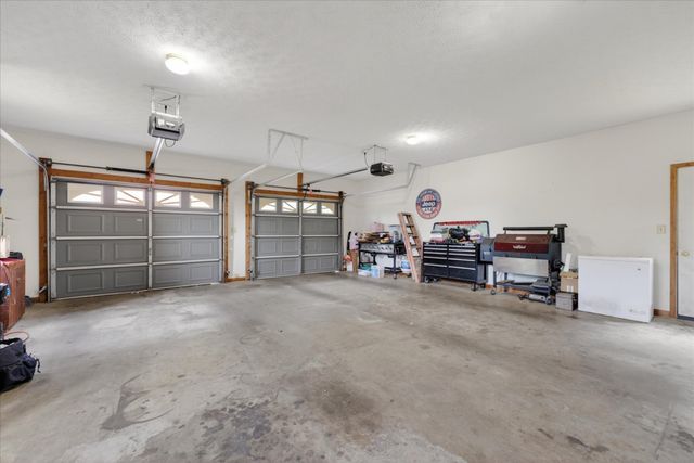 1649 N Main St, Tennessee Ridge, TN 37178