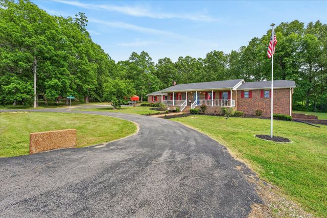 1649 N Main St, Tennessee Ridge, TN 37178