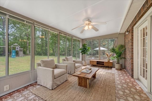 1649 N Main St, Tennessee Ridge, TN 37178