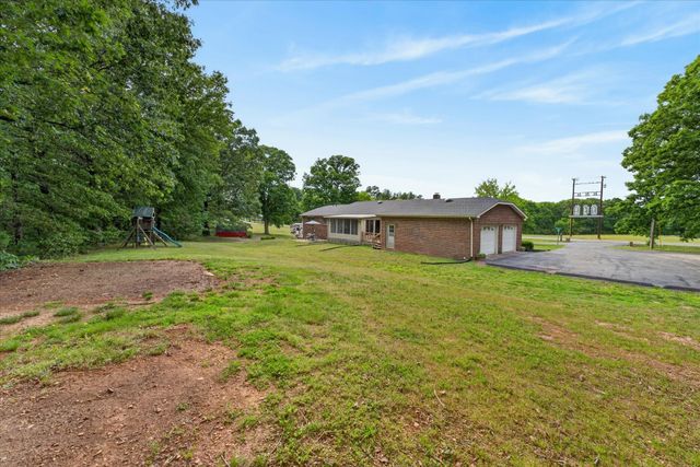 1649 N Main St, Tennessee Ridge, TN 37178