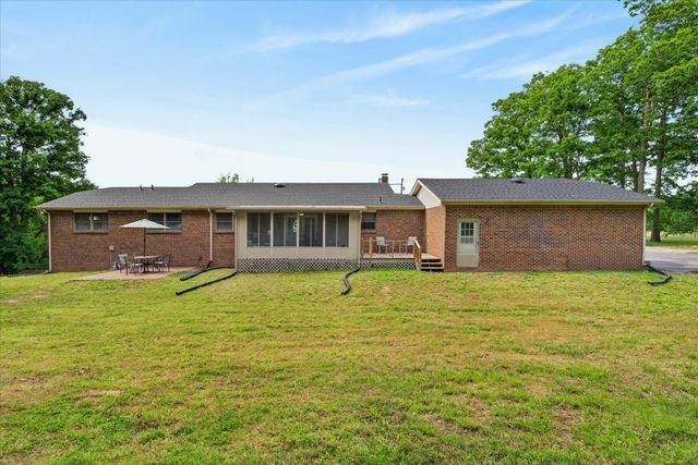 1649 N Main St, Tennessee Ridge, TN 37178