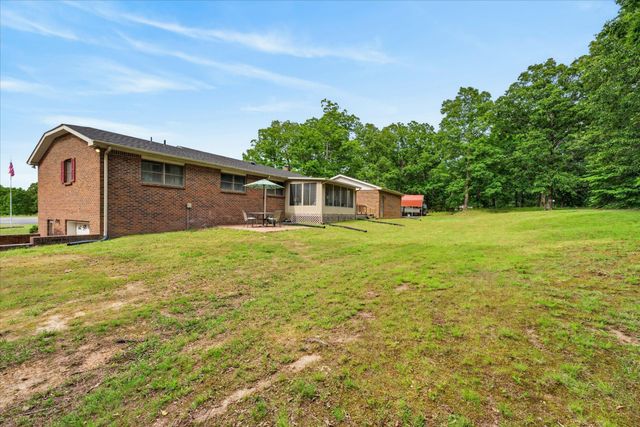 1649 N Main St, Tennessee Ridge, TN 37178