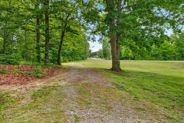 1649 N Main St, Tennessee Ridge, TN 37178