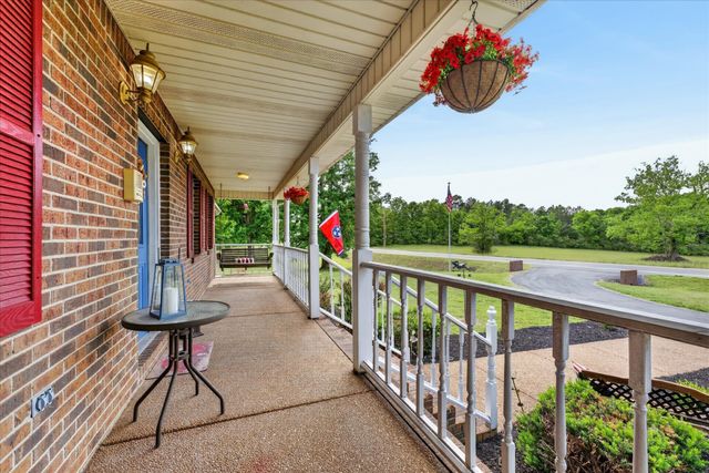 1649 N Main St, Tennessee Ridge, TN 37178