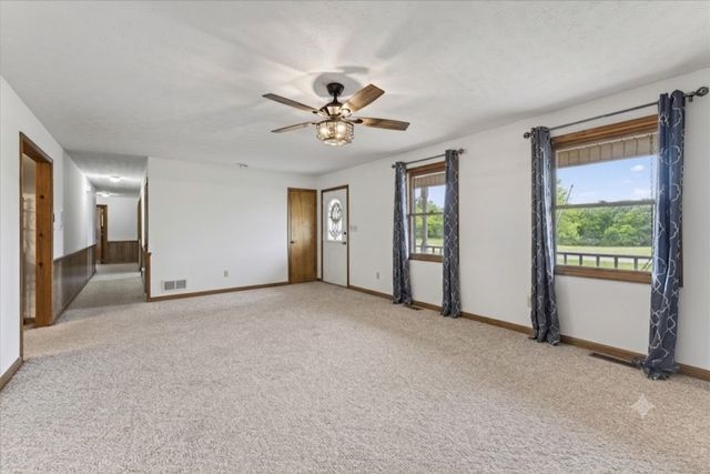 1649 N Main St, Tennessee Ridge, TN 37178