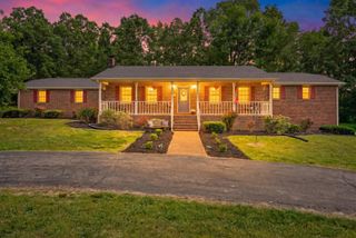 1649 N Main St, Tennessee Ridge, TN 37178
