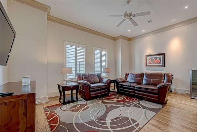 311 Calle Sevilla Place, Houston, TX 77007