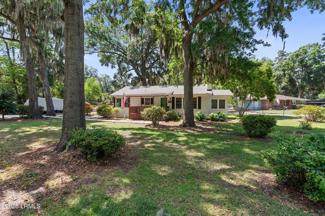 2420 Pine Court, Beaufort, SC 29902
