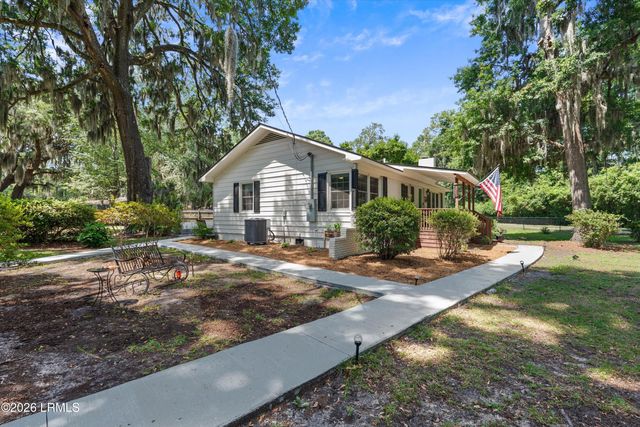2420 Pine Court, Beaufort, SC 29902