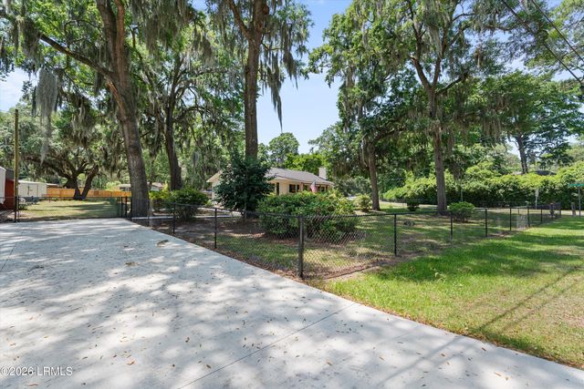 2420 Pine Court, Beaufort, SC 29902