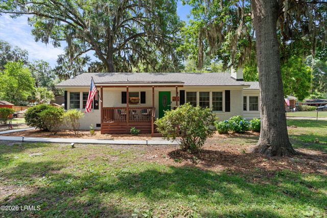 2420 Pine Court, Beaufort, SC 29902