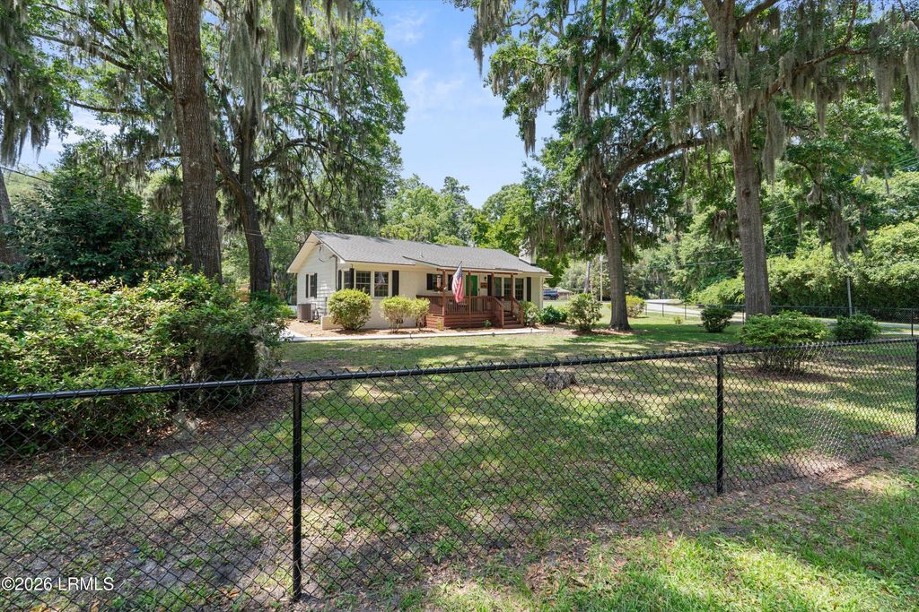 2420 Pine Court, Beaufort, SC 29902