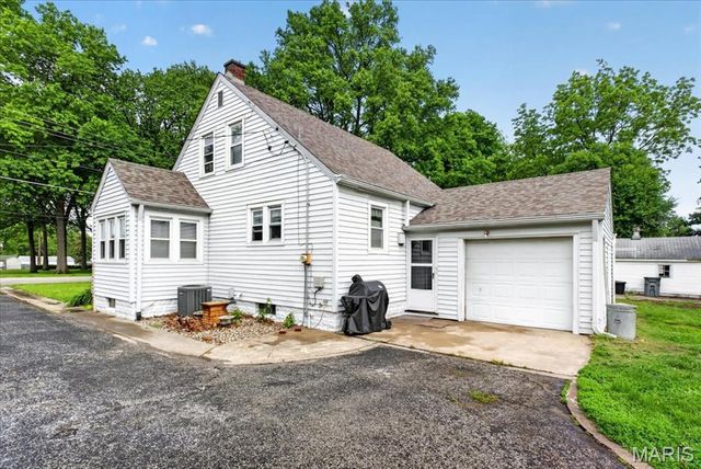 2304 Caseyville Avenue, Swansea, IL 62226
