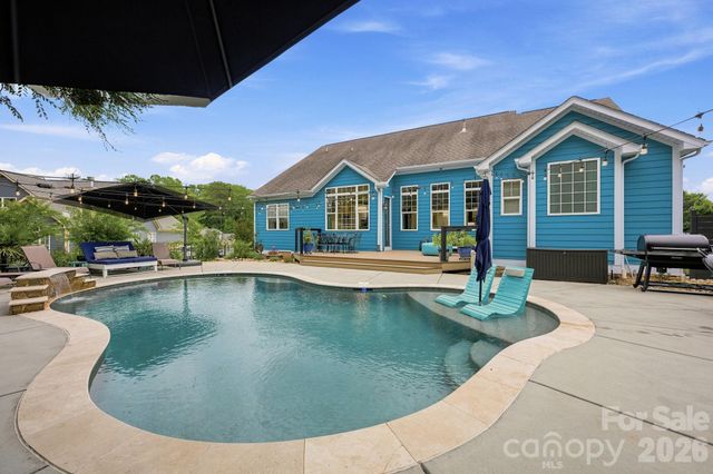 6957 Pin Oaks Drive, Denver, NC 28037