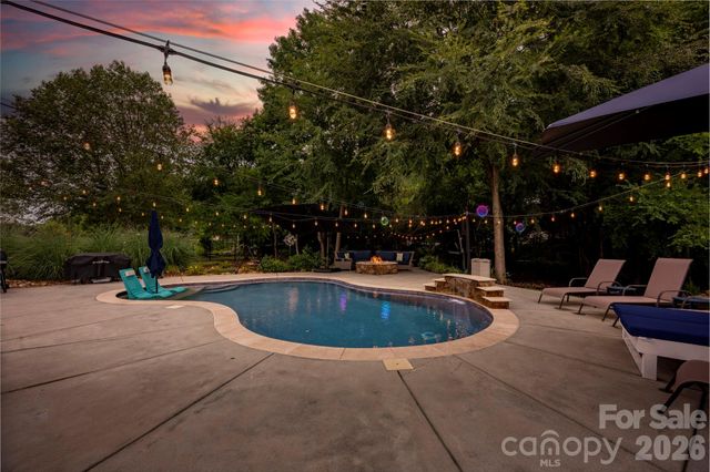 6957 Pin Oaks Drive, Denver, NC 28037