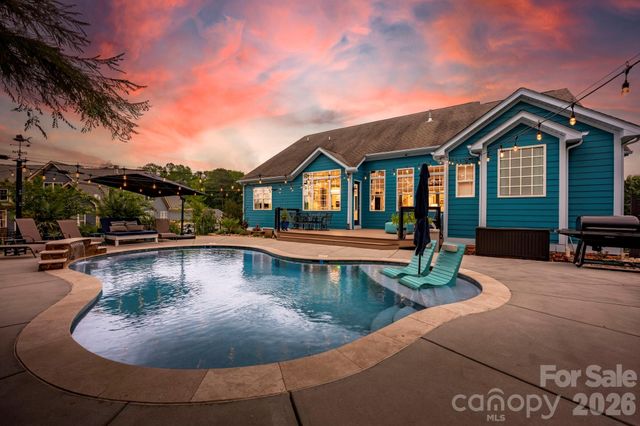 6957 Pin Oaks Drive, Denver, NC 28037