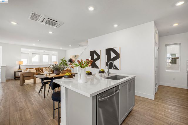 5767 Iron Horse Pkwy D, Dublin, CA 94568