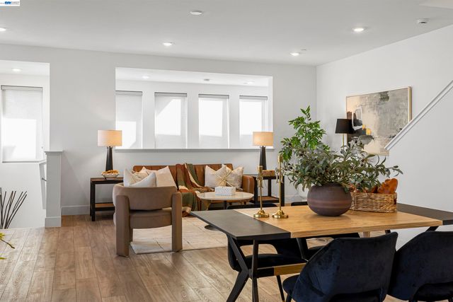 5767 Iron Horse Pkwy D, Dublin, CA 94568