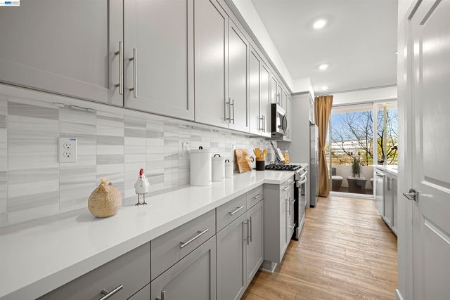 5767 Iron Horse Pkwy D, Dublin, CA 94568