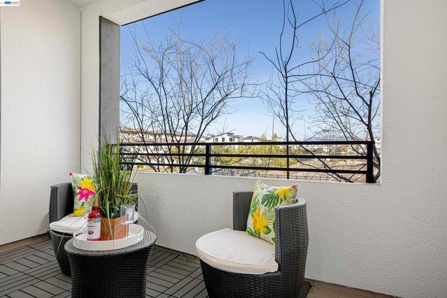 5767 Iron Horse Pkwy D, Dublin, CA 94568