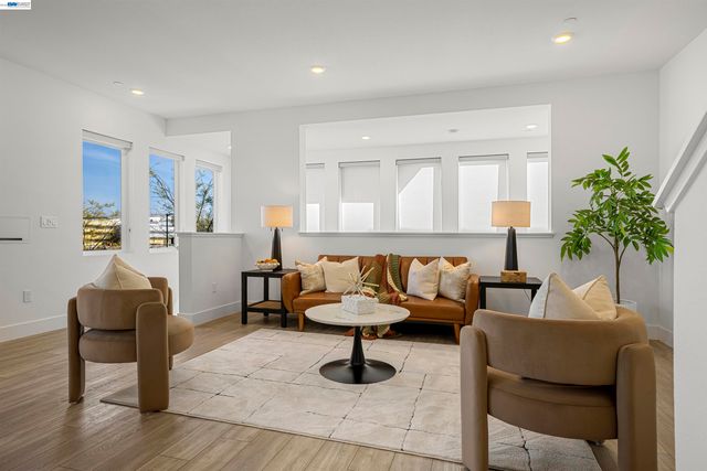 5767 Iron Horse Pkwy D, Dublin, CA 94568