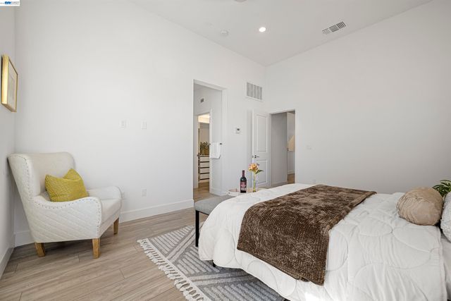 5767 Iron Horse Pkwy D, Dublin, CA 94568