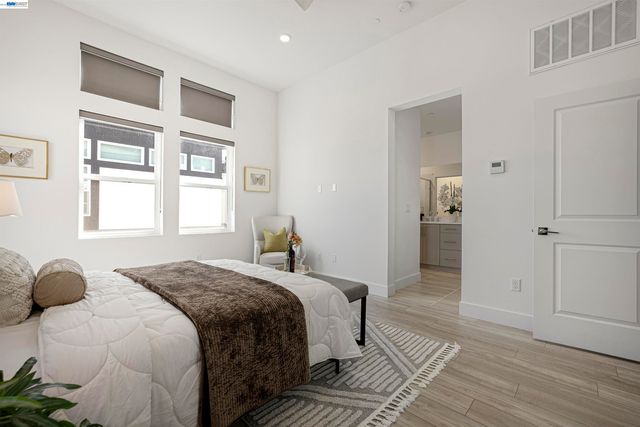 5767 Iron Horse Pkwy D, Dublin, CA 94568