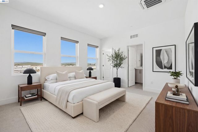 5767 Iron Horse Pkwy D, Dublin, CA 94568