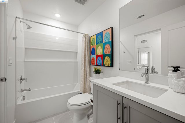 5767 Iron Horse Pkwy D, Dublin, CA 94568