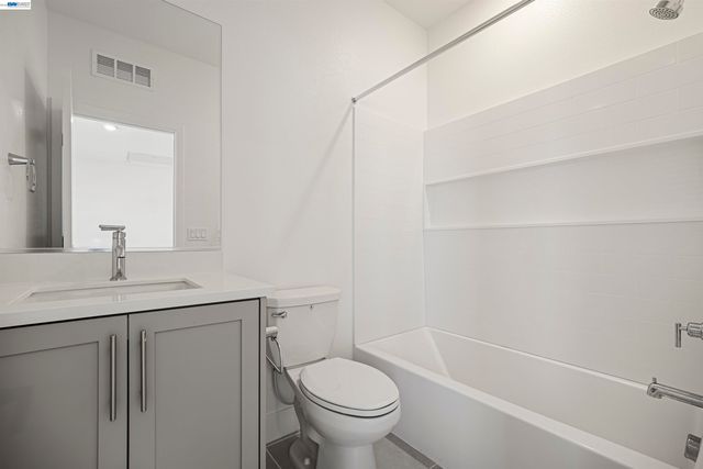 5767 Iron Horse Pkwy D, Dublin, CA 94568