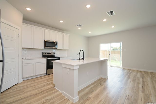 5935 W Hausman Rd Unit 26, San Antonio, TX 78249