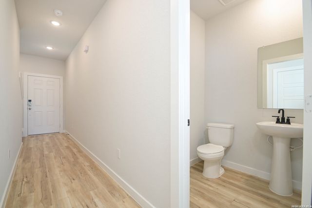 5935 W Hausman Rd Unit 26, San Antonio, TX 78249